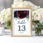 Burgundy Navy Wedding Table Numbers Dubbelzijdig Kaart<br><div class="desc">Help uw gasten gemakkelijk hun weg te vinden met deze mooie dubbele tafelnummerkaarten. Bewerk eenvoudig de nummers,  namen en datum! Dit ontwerp is voorzien van een prachtige,  bogundige,  vlinderbloemboeket en elegante scriptlettertypen!</div>