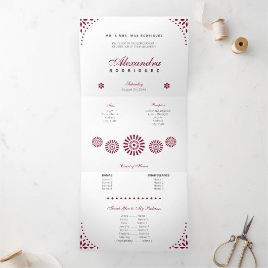 Burgundy Papel Picado Mis Quince Años Drieluik Uitnodiging (Binnen)