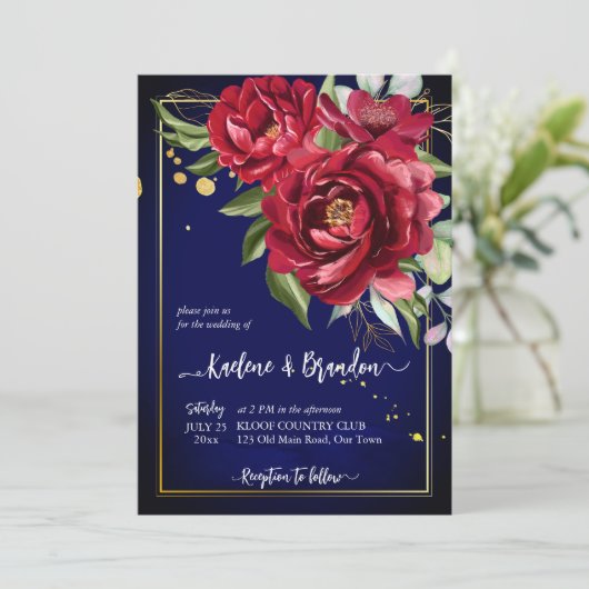 Burgundy peonies royal blue floral bruiloft kaart (Staand voorkant)