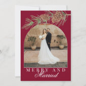 Burgundy Pine Merry & Married Photo Christmas Feestdagenkaart (Voorkant)