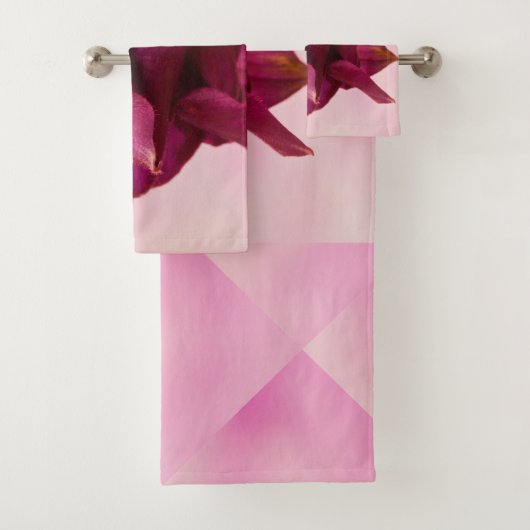 Burgundy Pink Columbine Bad Handdoek (Insitu)