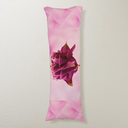 Burgundy Pink Columbine Lichaamskussen (Voorkant Verticaal)