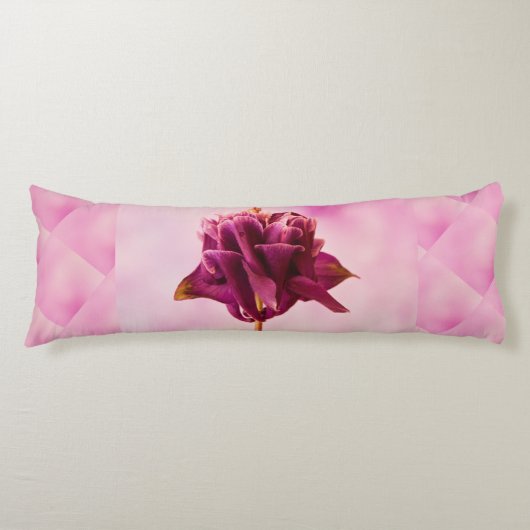 Burgundy Pink Columbine Lichaamskussen (Voorkant)