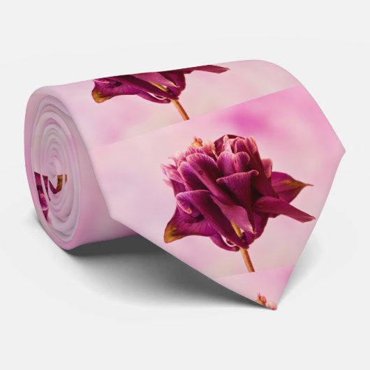 Burgundy Pink Columbine Stropdas (Opgerold)