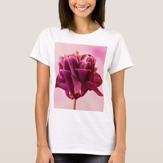 Burgundy Pink Columbine T-shirt (Voorkant)