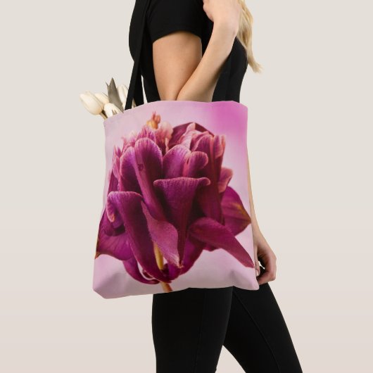 Burgundy Pink Columbine Tote Bag (Dichtbij)