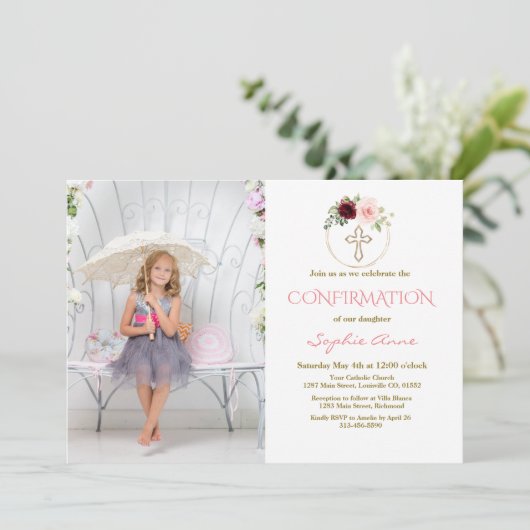 Burgundy Pink Floral Cross Girl Fotobevestiging Kaart (Staand voorkant)