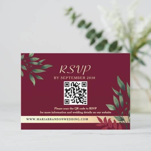 Burgundy QR-code herfstbruiloft RSVP Kaartje (Staand voorkant)