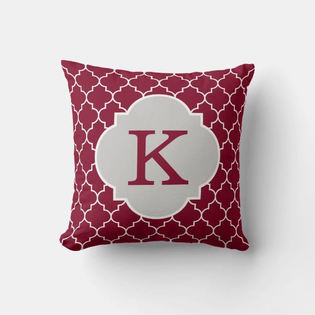 Burgundy Quatrefoil Monogram Kussen (Voorkant)