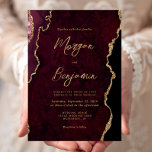 Burgundy Red Agate Script Weddenschap Kaart<br><div class="desc">Deze elegante huwelijksuitnodiging is voorzien van een afbeelding van de woeste rode waterverf agate die is getrimd met faux gold glitter. De aanpasbare tekst combineert goudkleurige,  moderne handteksten,  copperplate en cursieve lettertypen. Aan de achterzijde is een coördinerend Bourgogne- en goudglansmodel afgebeeld.</div>