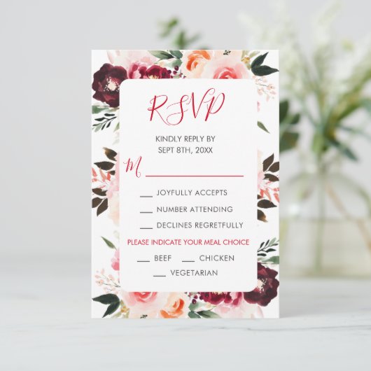 Burgundy Red and Blush Pink Floral Wedding RSVP Kaartje (Staand voorkant)