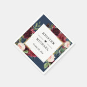 Burgundy Red Blush Floral Navy Blue Wedding Servet (Hoek)
