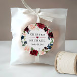 Burgundy Red Blush Floral Wreath Wedding Favor Ronde Sticker<br><div class="desc">Laat je huwelijksgunsten opvallen met deze Burgundy Red Blush Floral Wreath Sticker. Deze ronde sticker is voorzien van een griezelig en trendy floral wreatdesign in tinten van bruine, brutale en grijze boer en is perfect voor het toevoegen van een pop van kleur en stijl aan je huwelijksgunsten. U kunt de...</div>