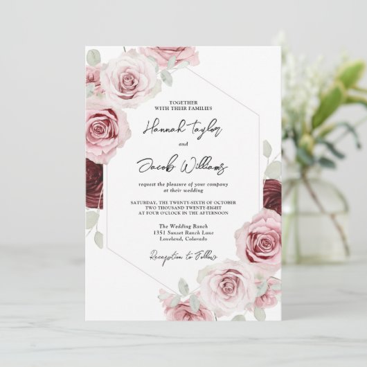 Burgundy Red Blush Pink Floral QR Code Weddenschap Kaart (Staand voorkant)