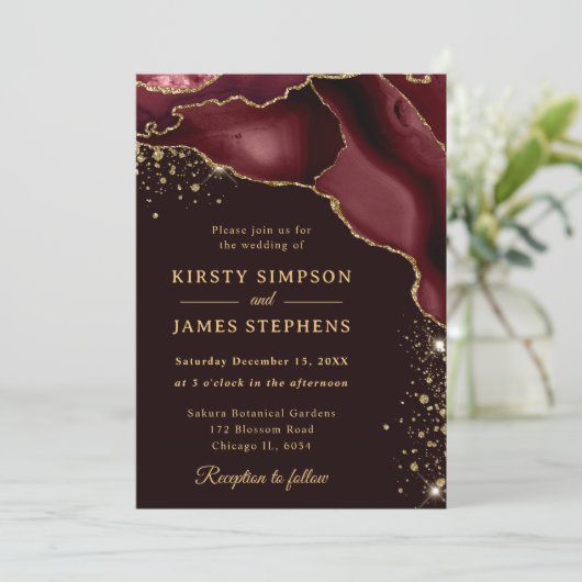 Burgundy Red en Gold Glitter Agate Wedding Kaart (Staand voorkant)