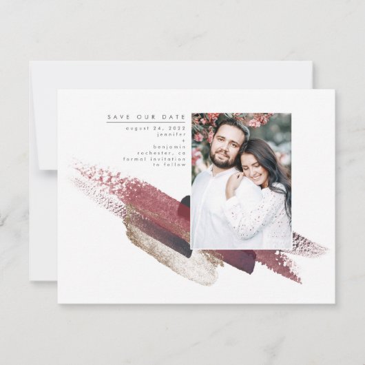 Burgundy Red en Gold Modern Save the Date Photo (Voorkant)