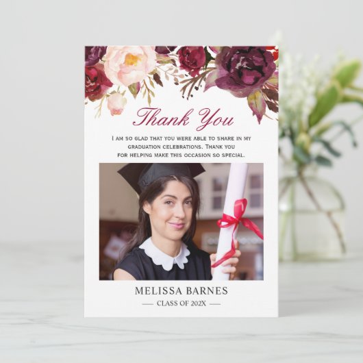 Burgundy Red Floral Afstuderen Foto bedankt Kaart (Staand voorkant)