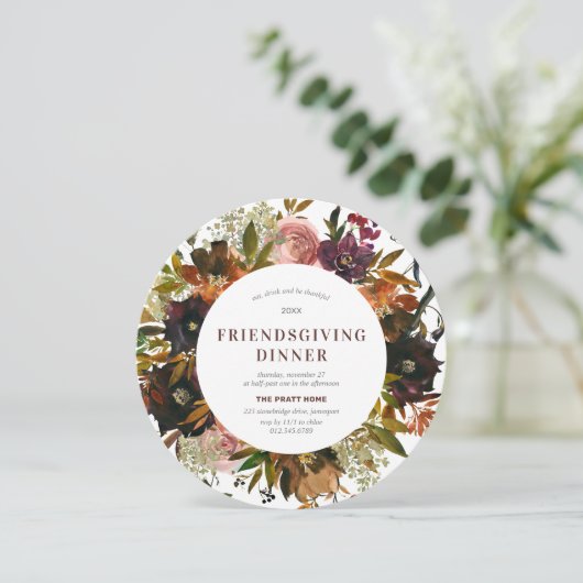 Burgundy Red Floral Friendsgiving Modern Kaart (Staand voorkant)