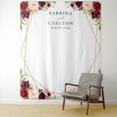 Burgundy Red Floral Geometric Wedding Backdrop Wandkleed (In situ)