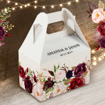 Burgundy Red Floral Rustic Boho Wedding Bedankdoosjes<br><div class="desc">Waterverf Burgundy Red Floral Rustic Boho Wedding Favor box. Ideaal voor een valbruiloft. Het ontwerp is voorzien van een verbluffend boeket van boeroendi / Marsala , perziken , zeemijlbloemen / rozen met bijbehorende bladeren. Zoek meer overeenkomende design en variaties in mijn winkel met 'blissweddingpaperie'. En voel me vrij om me...</div>