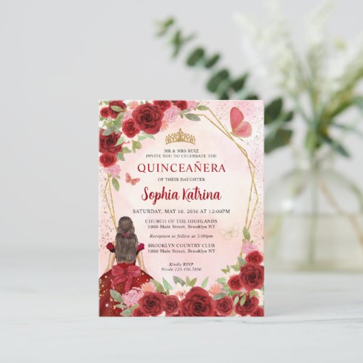 Burgundy Red Glam Gold Floral Princess Quinceañera Uitnodiging Briefkaart (Staand voorkant)