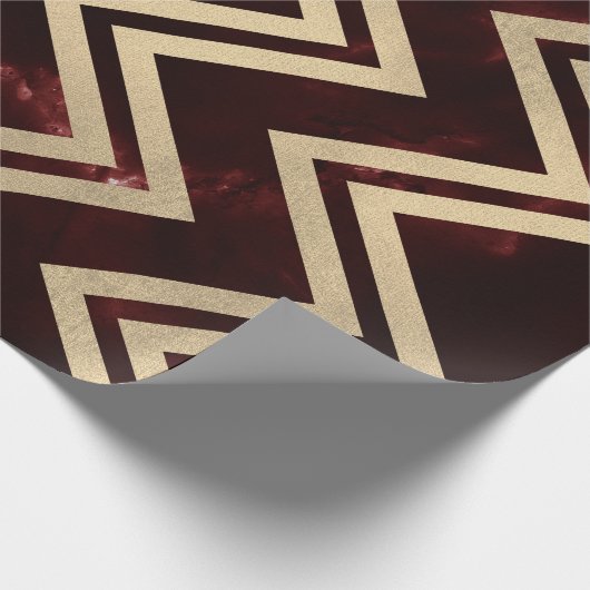 Burgundy Red Gold Marble Zig Zag Chevron Lines Cadeaupapier (Hoek)