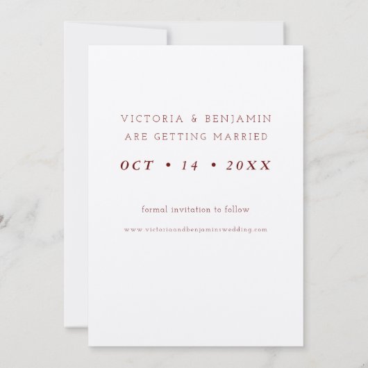 Burgundy Red Herfst Chic Script Save the Date Kaart (Achterkant)