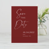 Burgundy Red Herfst Chic Script Save the Date Kaart (Staand voorkant)