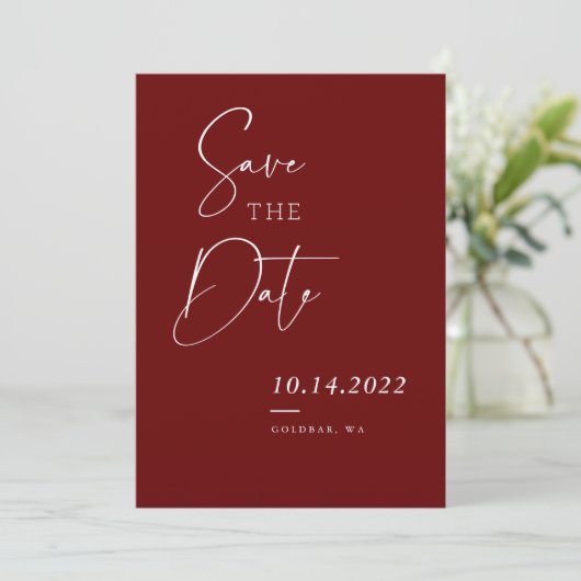 Burgundy Red Herfst Chic Script Save the Date Kaart (Staand voorkant)