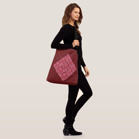 "BURGUNDY RED PATCHWORK QUILT SQUARE" CROSSBODY TAS (Op model)