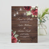 Burgundy Red Rose Rustic Wood SAVE the Date Kaart (Staand voorkant)