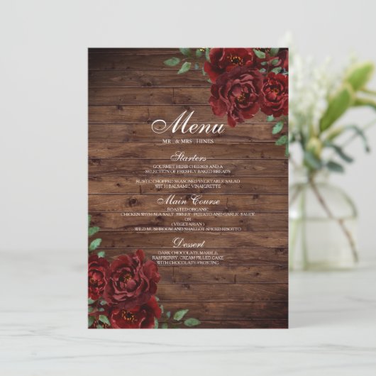 Burgundy Red Rose Rustic Wood Weddenschap Menu (Staand voorkant)