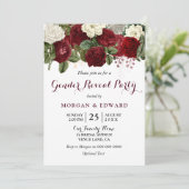 Burgundy Red Roses Gender Reopenbaart feest Uitnod Kaart (Staand voorkant)