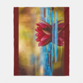 Burgundy Red Water Lily Reflection Fleece Deken (Voorkant)