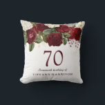 Burgundy Red White Rose 70th Birthday Gift Kussen<br><div class="desc">Burgundy Red White Rose 70th Birthday Gift Pillow Bekijk de uitnodiging en het collectie in Niche en Nest Store</div>