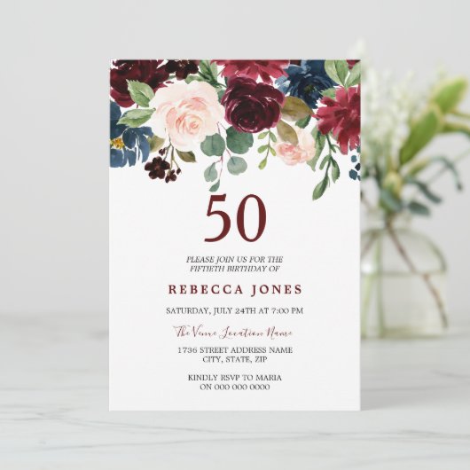 Burgundy Red Wine Floral 50th Birthday Invite Kaart (Staand voorkant)