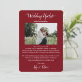 Burgundy Rood Huwelijksupdate 2 Foto Verkleining Aankondiging (Staand voorkant)