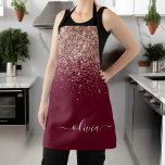 Burgundy Roos Gold Blush Pink Glitter Monogram Schort<br><div class="desc">Roos Gold - Blush roze en Bourgogne Sparkle Glitter Brushed Metal Monogram Name Apron. Dit maakt de perfecte liefhebbende 16 verjaardag,  bruiloft,  vrijgezellenfeest,  verjaardagsdag,  baby shower of vrijgezellenfeest voor iemand die van luxe glam en stijl houdt.</div>