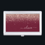 Burgundy Roos Gold Blush Pink Glitter Monogram Visitekaarthouder<br><div class="desc">Bourgogne en Roos Gold - Blush Pink Sparkle Glitter Script Monogram Naam visitekaarthouder. Dit maakt het perfecte zoete 16-jarige verjaardagscadeau,  bruiloft,  vrijgezellenfeest,  jubileum,  baby shower of vrijgezellenfeest voor iemand die van glamoureuze luxe en chique stijlen houdt.</div>
