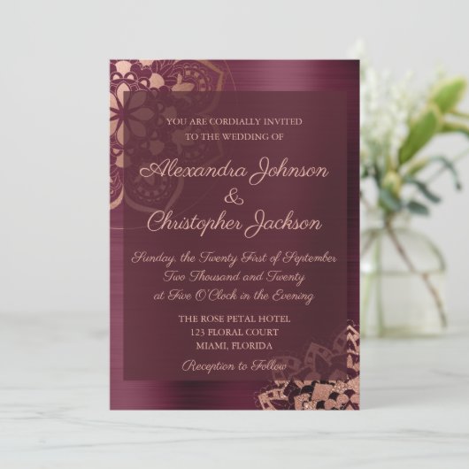 Burgundy & Roos Gold Mandala Wedding Uitnodiging (Staand voorkant)