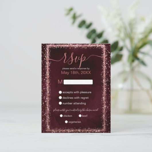 Burgundy Roos Gold Sprinked Confetti Weddenschap RSVP Kaartje (Staand voorkant)