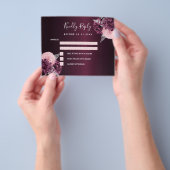 Burgundy roze floral budget bruiloft RSVP-kaart Flyer (Hand)