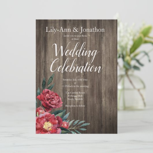 Burgundy Rozen Barn Wood Rustic Wedding Kaart (Staand voorkant)