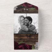 Burgundy Rozen & White Lace Rustic Wood Weddenscha All In One Uitnodiging (Buitenkant)