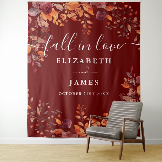 Burgundy Rustic Fall Floral Photo Booth Backdrop Wandkleed (In situ)