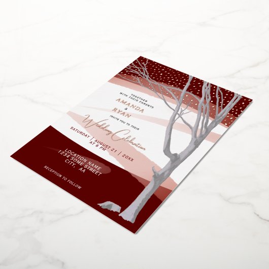 Burgundy Rustic Winter Tree Waterverf Wedding Folie Uitnodiging (Gedraaid)