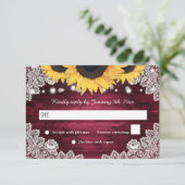 Burgundy Rustic Wood Lace Sunflower Wedding RSVP Kaartje (Staand voorkant)