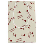 Burgundy Script Hearts on Cream– Valentine Pattern Medium Cadeauzakje (Voorkant)