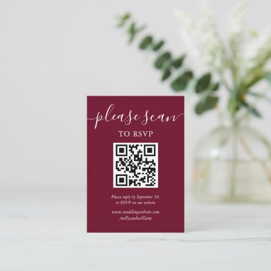 Burgundy Script RSVP QR-code Informatiekaartje (Staand voorkant)