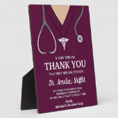 Burgundy Scrubs Medical Professional Hartelijk dan Fotoplaat (Zijkant)